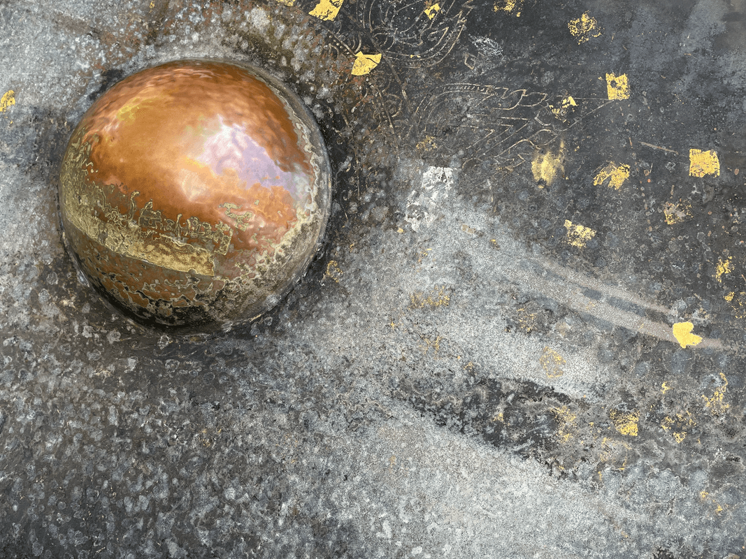 Gong avec feuilles d'or