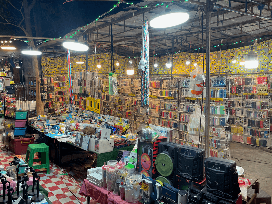 Stands d'articles variés